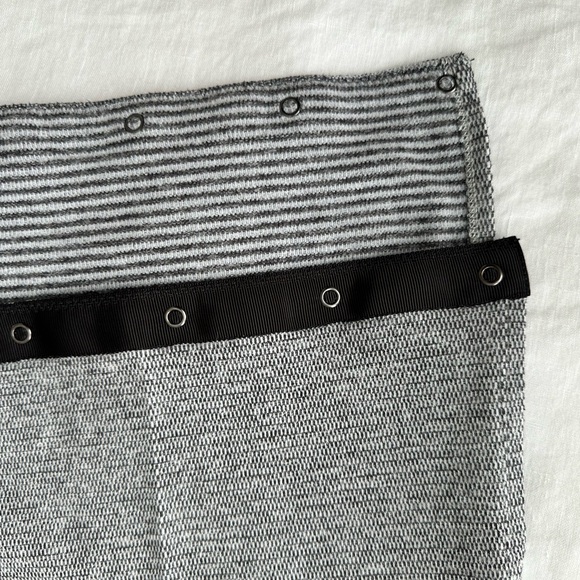 Lululemon - Striped snap scarf - grey - Picture 4 of 5